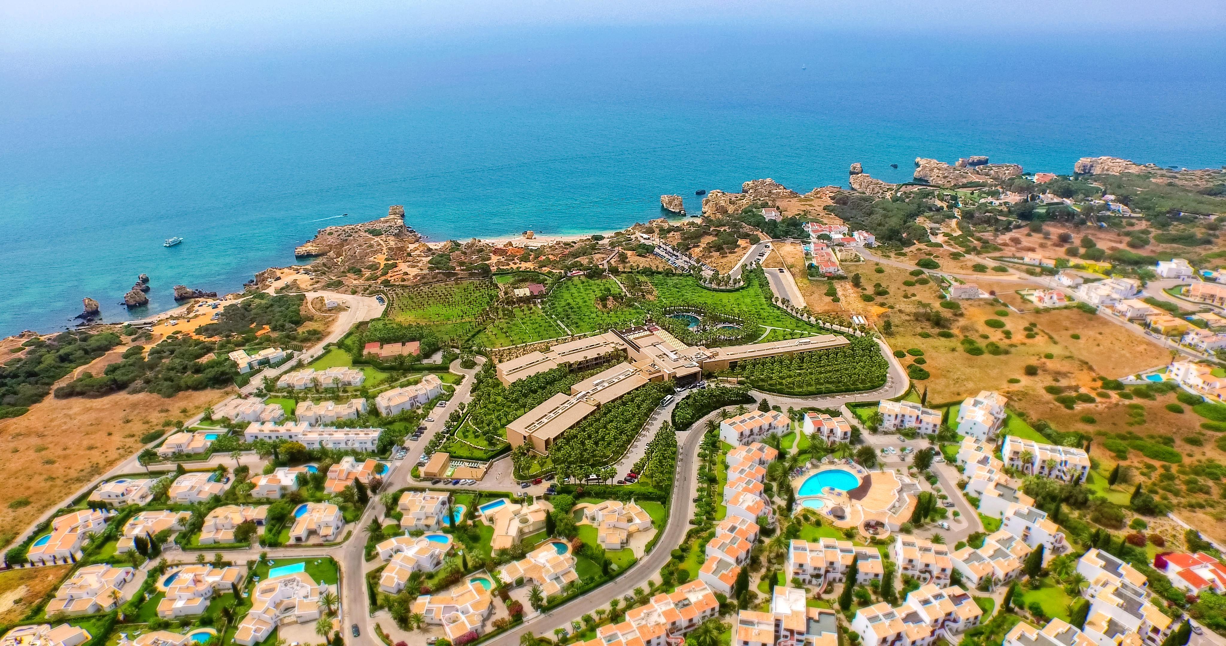 Kimpton Atlantico Algarve By Ihg Hotel Albufeira Ngoại thất bức ảnh Aerial view of the resort