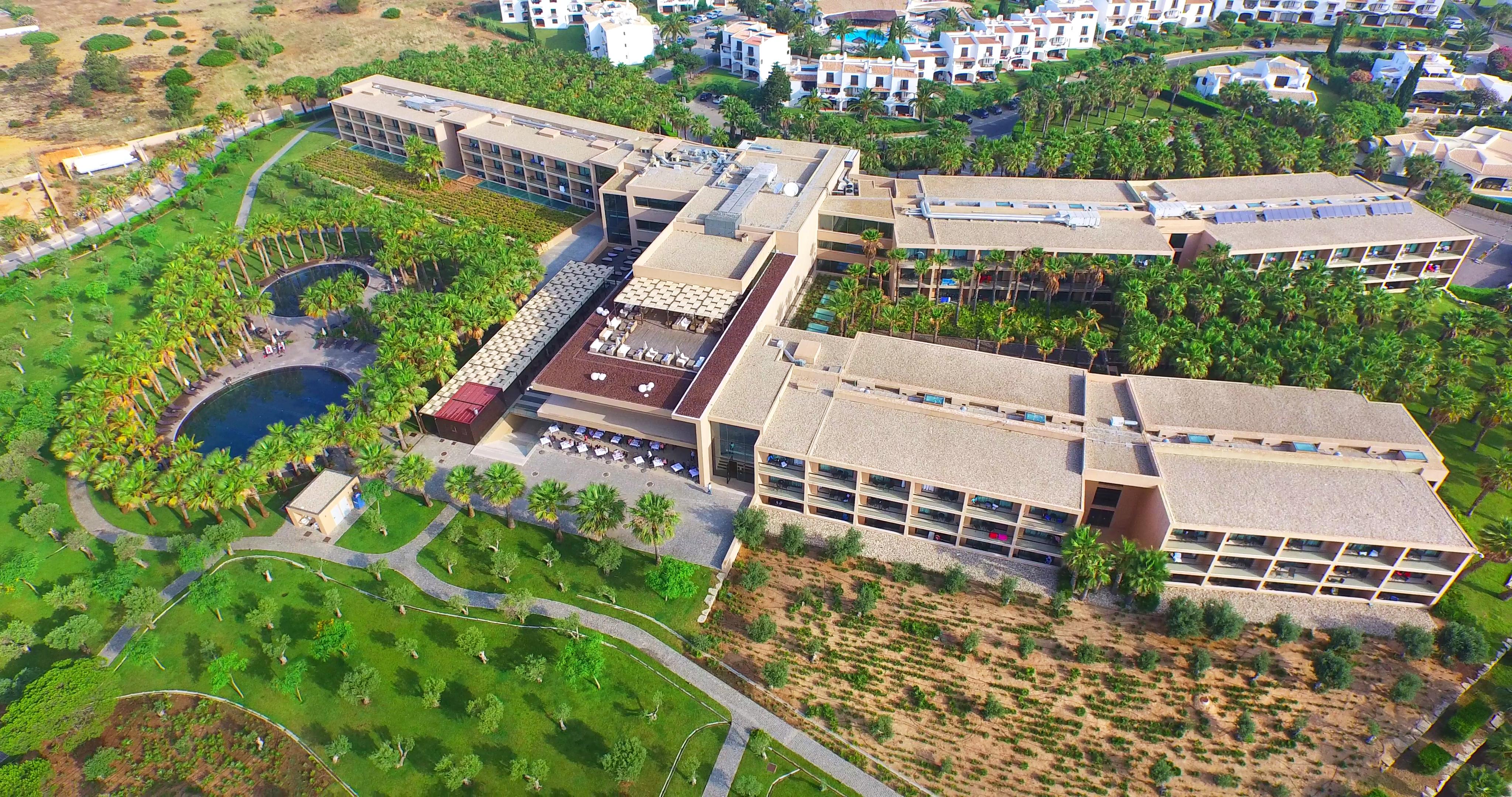 Kimpton Atlantico Algarve By Ihg Hotel Albufeira Ngoại thất bức ảnh Aerial view of the hotel