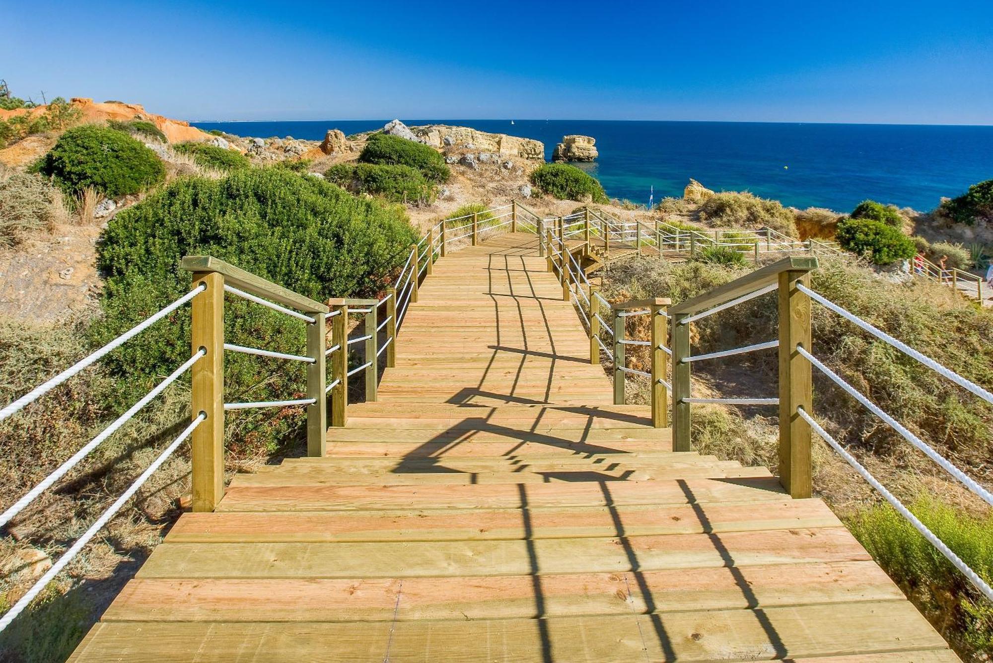 Kimpton Atlantico Algarve By Ihg Hotel Albufeira Ngoại thất bức ảnh The staircase to the lighthouse